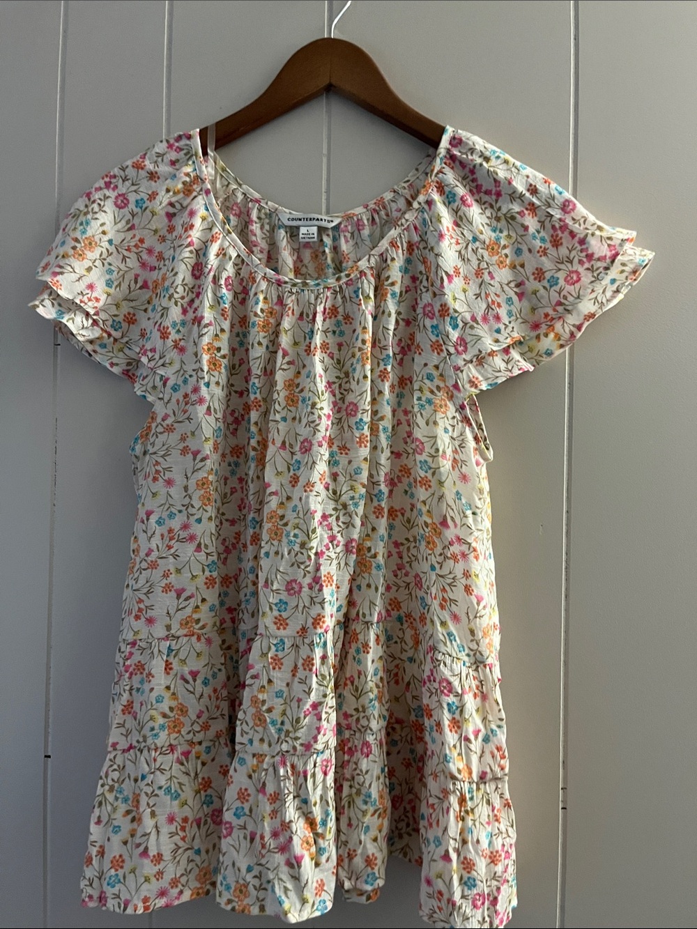 Lightweight White Floral Flutter Sleeve Tunic - Picture 2 of 13
